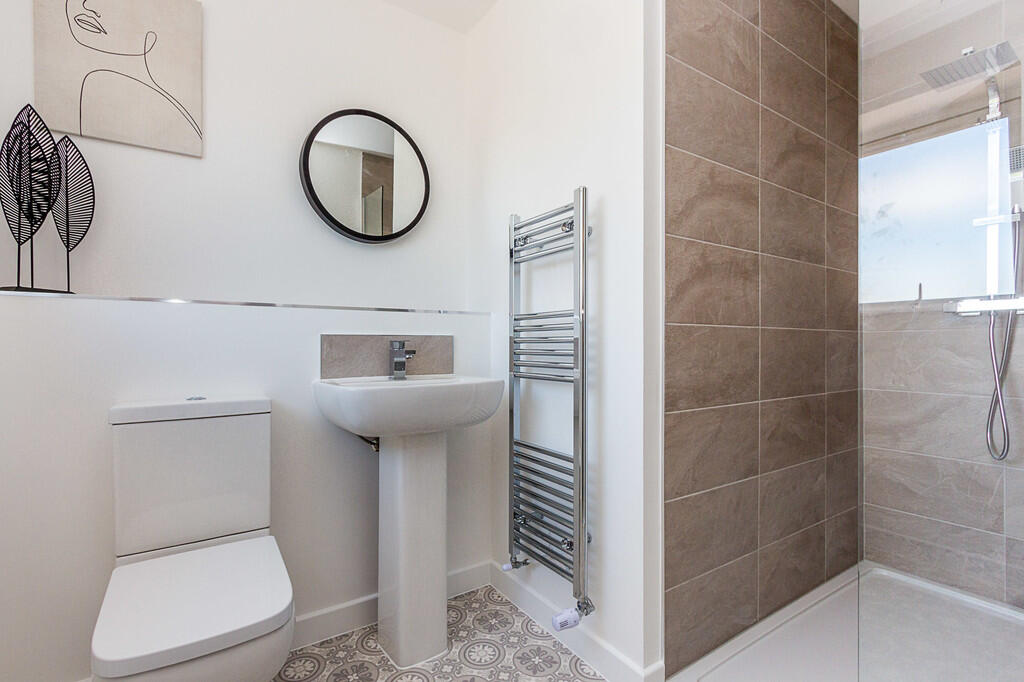 Ensuite shower ro...