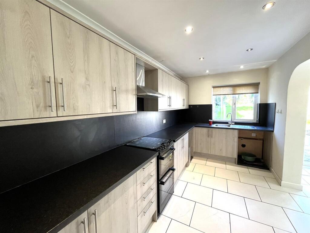 Rutherglen Avenue, Whitley - Kitchen