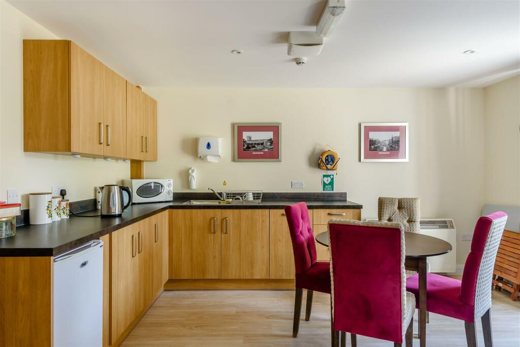 8512548-interior01.jpg