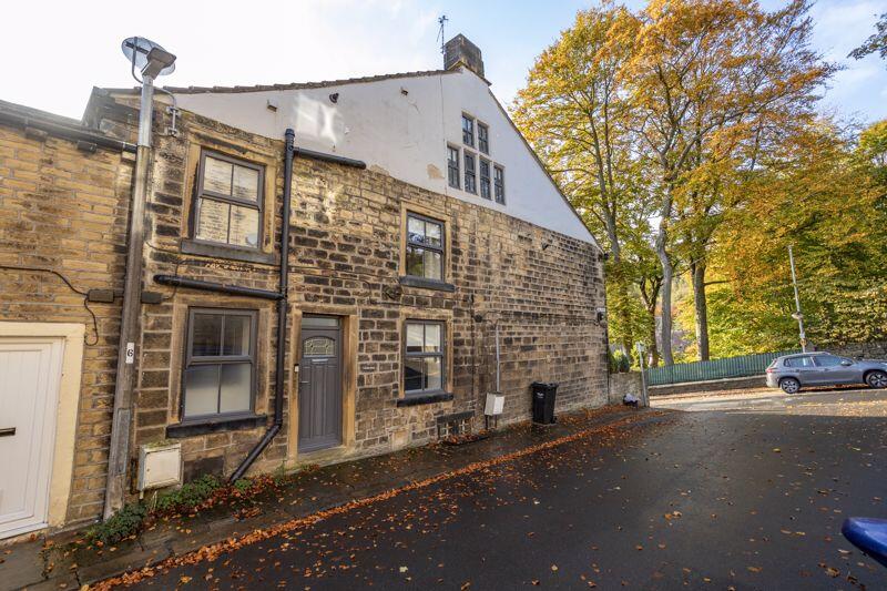 Hollin Street, Triangle