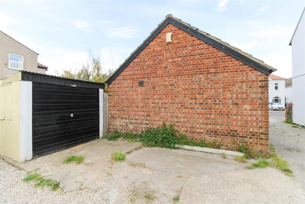 Garage &amp; Parking