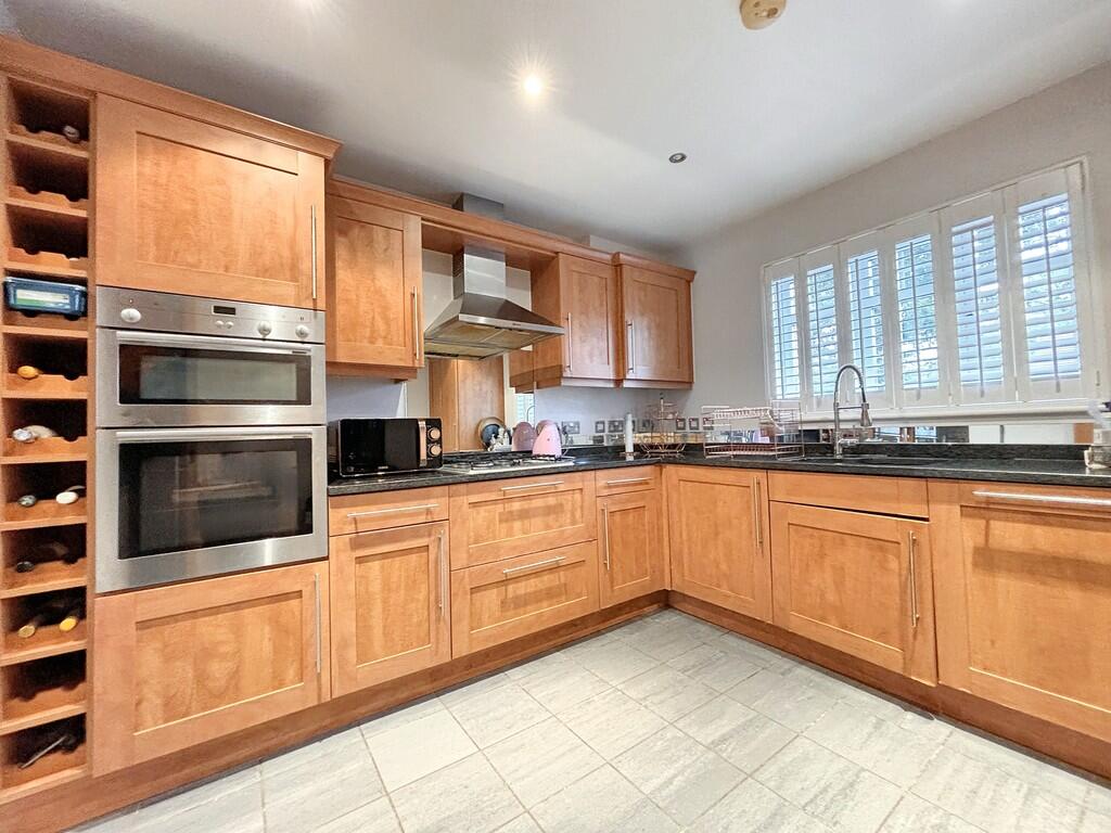 Facetune_03-10-20...