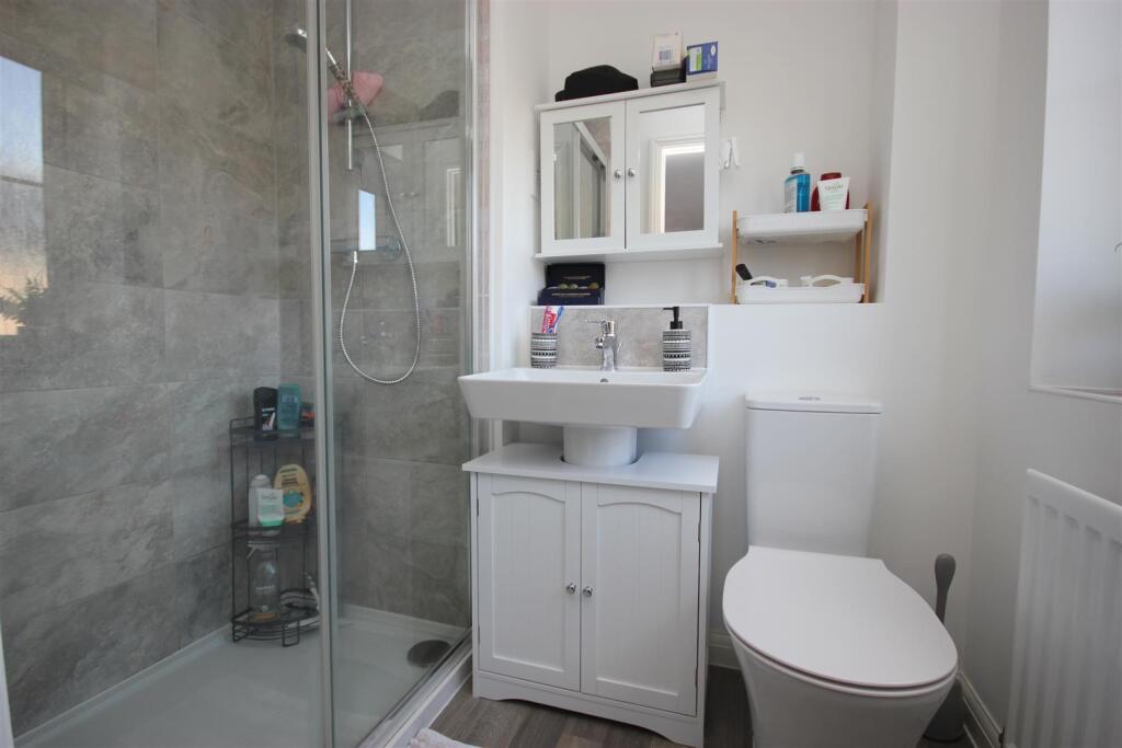 ensuite.JPG