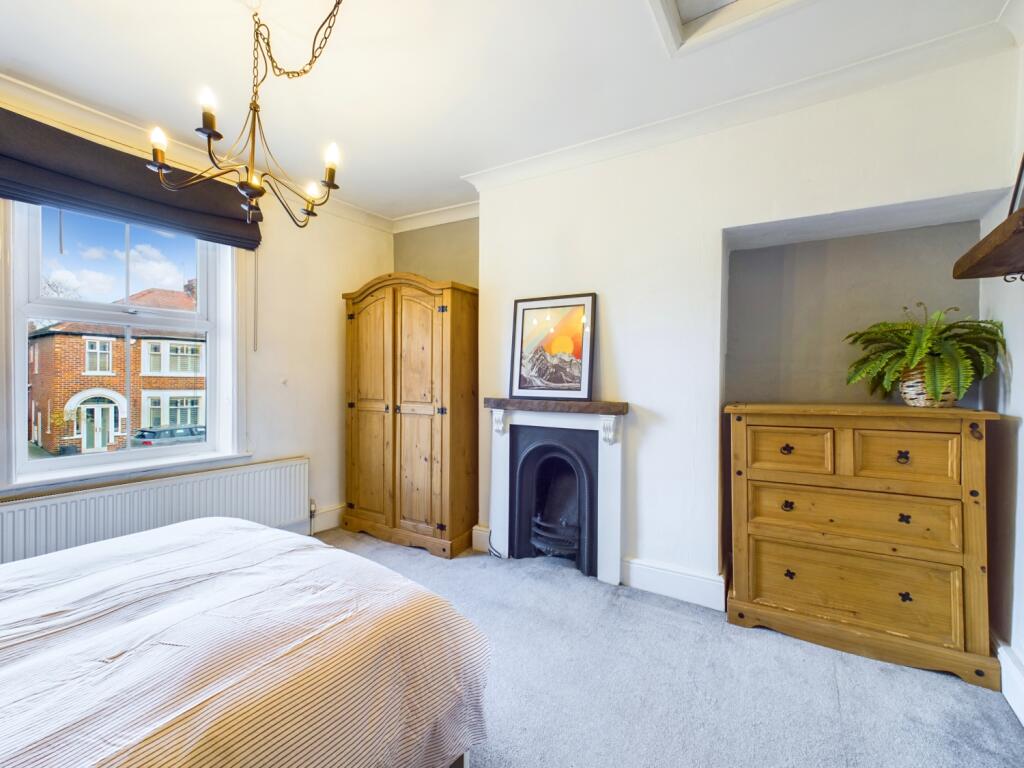 CAM03162G0-PR0183-STILL012