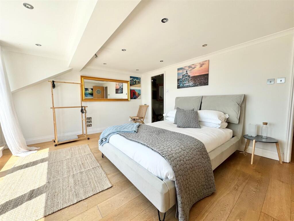 seaview apartment - bedroom 2.jpg