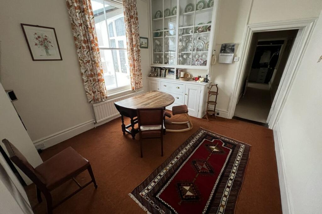 Breakfast/Sitting Ro