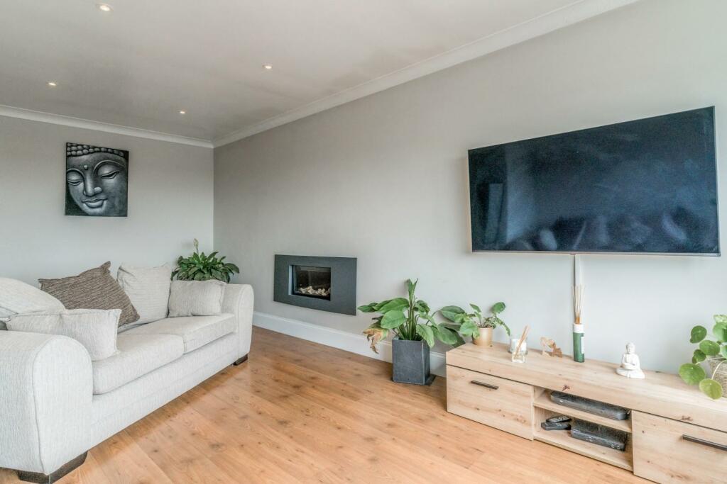 157 Rodmell Avenue-8.jpg