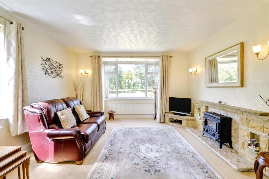 Lounge/Sitting Room