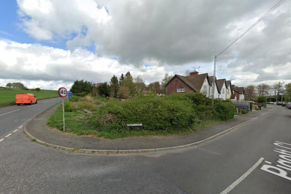 Land at the corner of Pigott Close &amp; Salisbury Roa