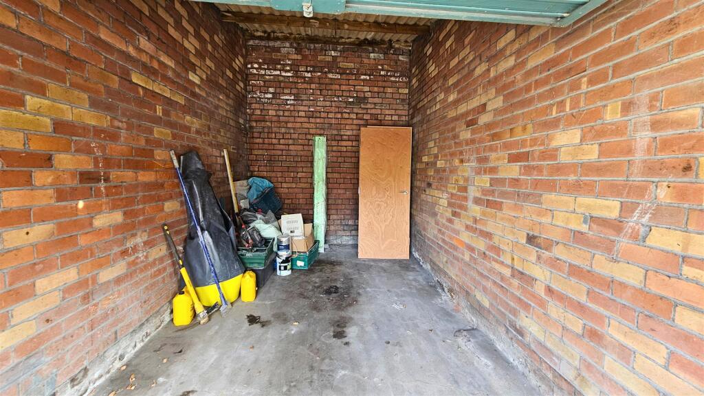 2 - Garage Nevil Road.jpg