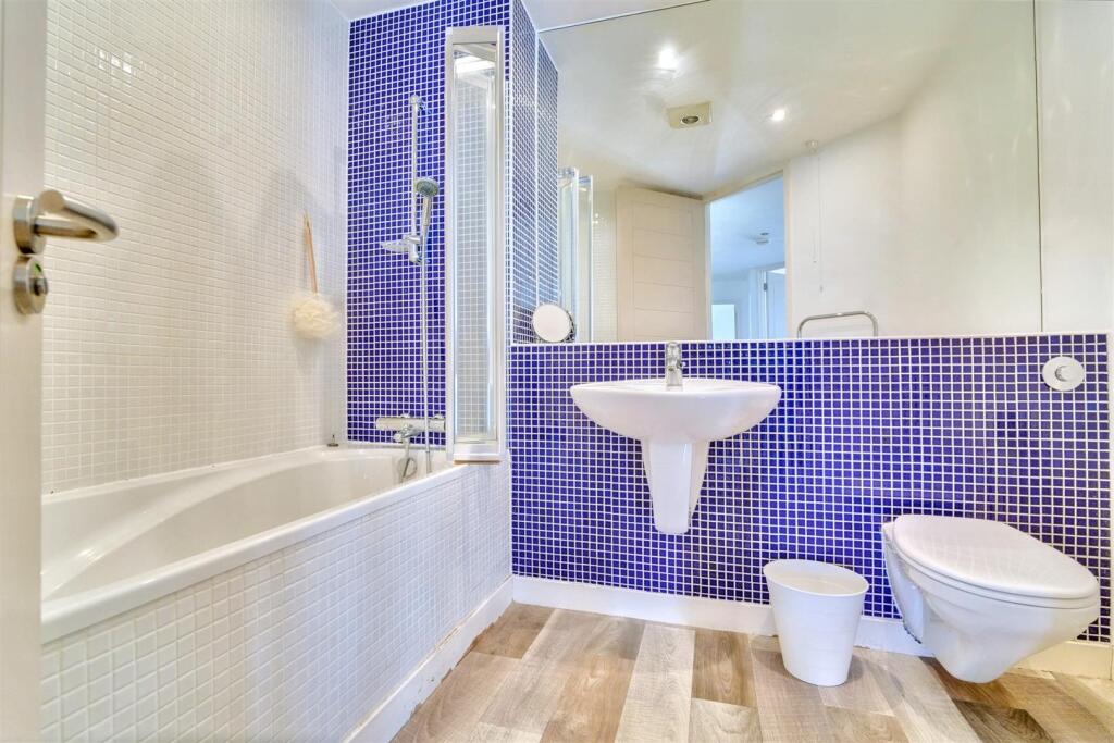 Bathroom_3.jpeg