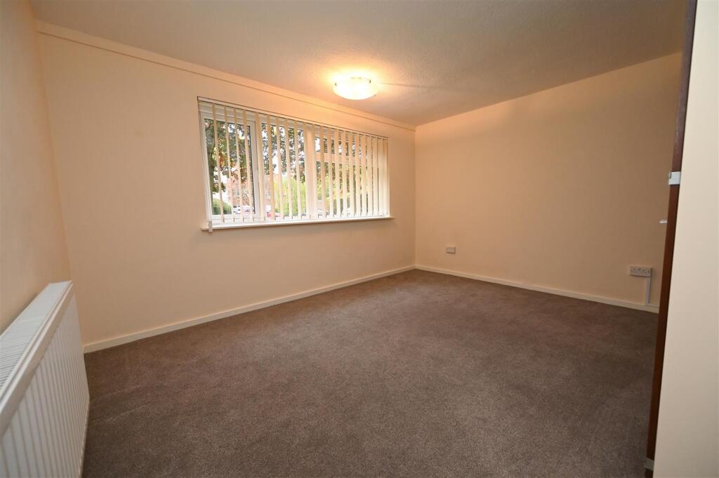 bedroom1.JPG