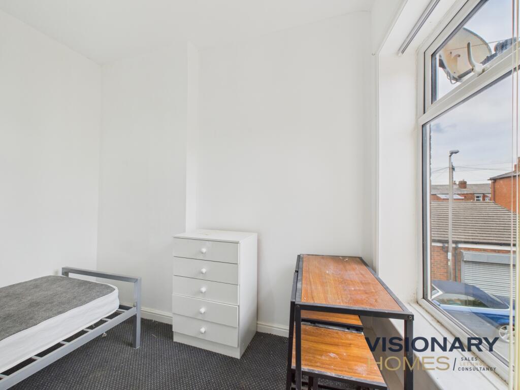 CAM03522G0-PR0219-STILL012