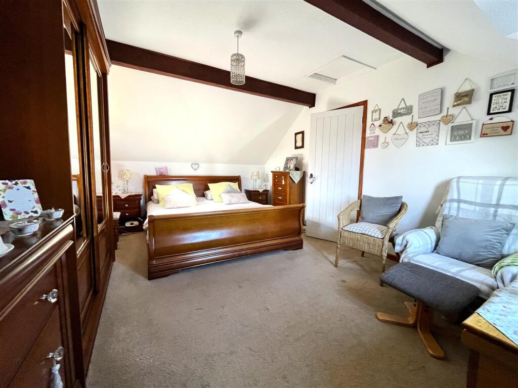 Bedroom 1.jpeg