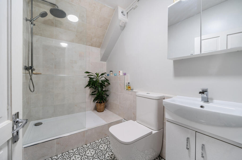 1305552-18-684895...