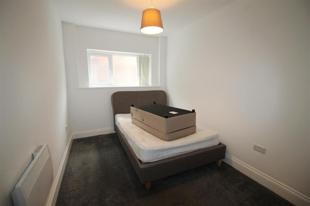 Duckworth Buildings, Flat 2, bed 2.JPG