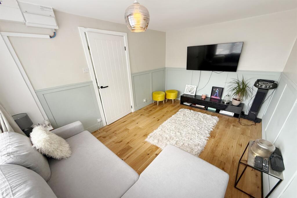 Sitting Room/Bedroom