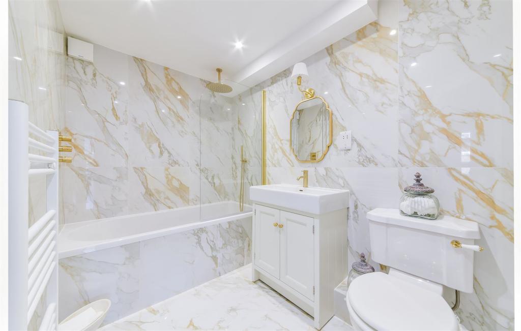 Deluxe Bathroom
