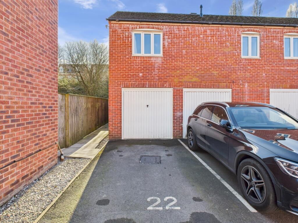 CAM04233G0-PR0016-STILL031