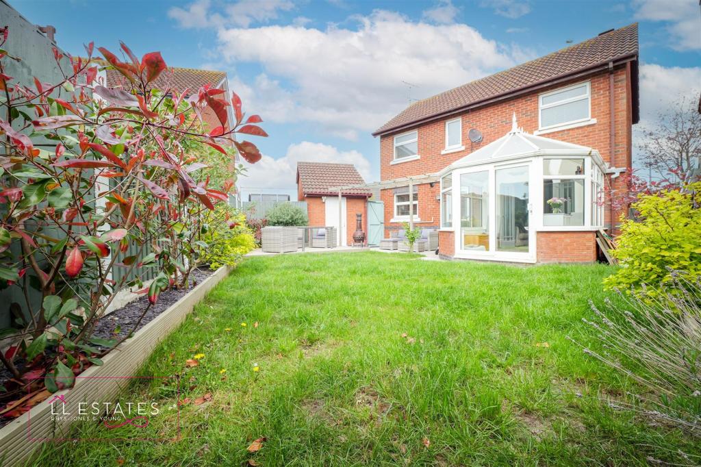 39 Roseview Crescent-23.jpg