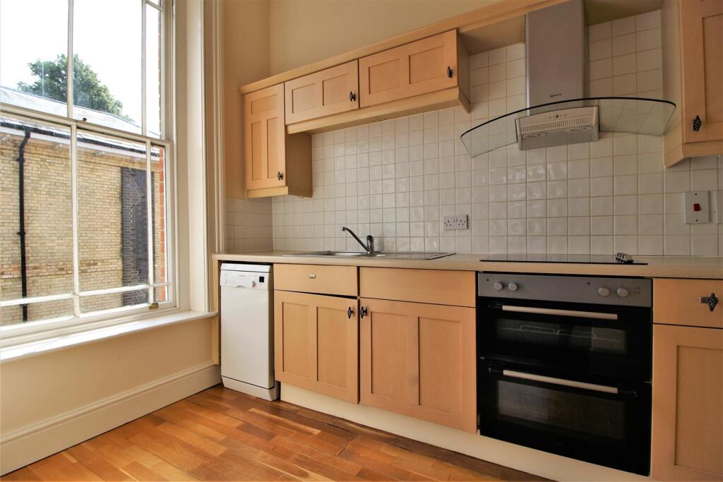Kitchen (2).JPG