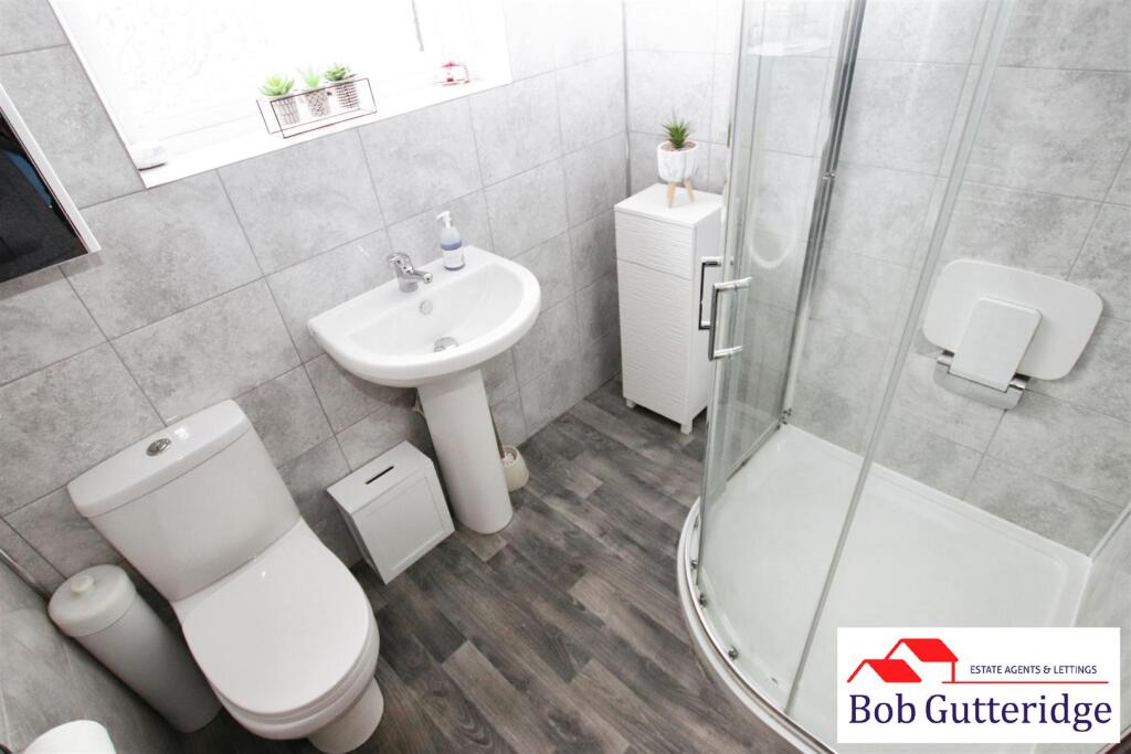 SHOWER ROOM/WC