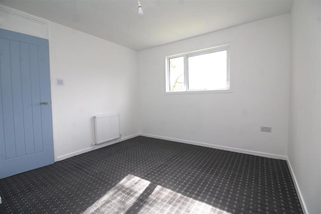 bedroom 2.JPG