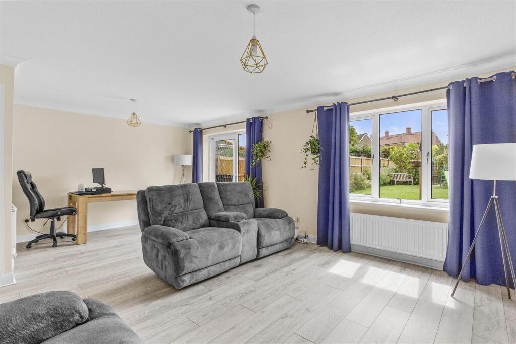 21 Jasmine Crescent, HP27 0AB-10.jpg