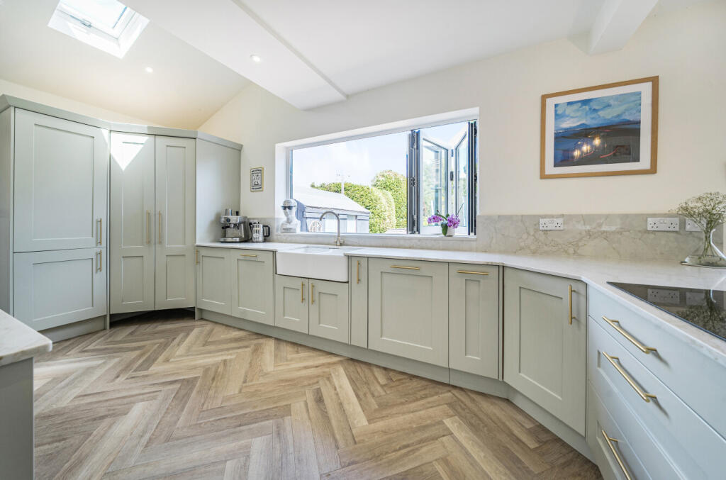 1312979-23-685b0d...