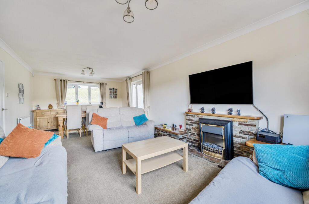 1349375-4-68bae5d...