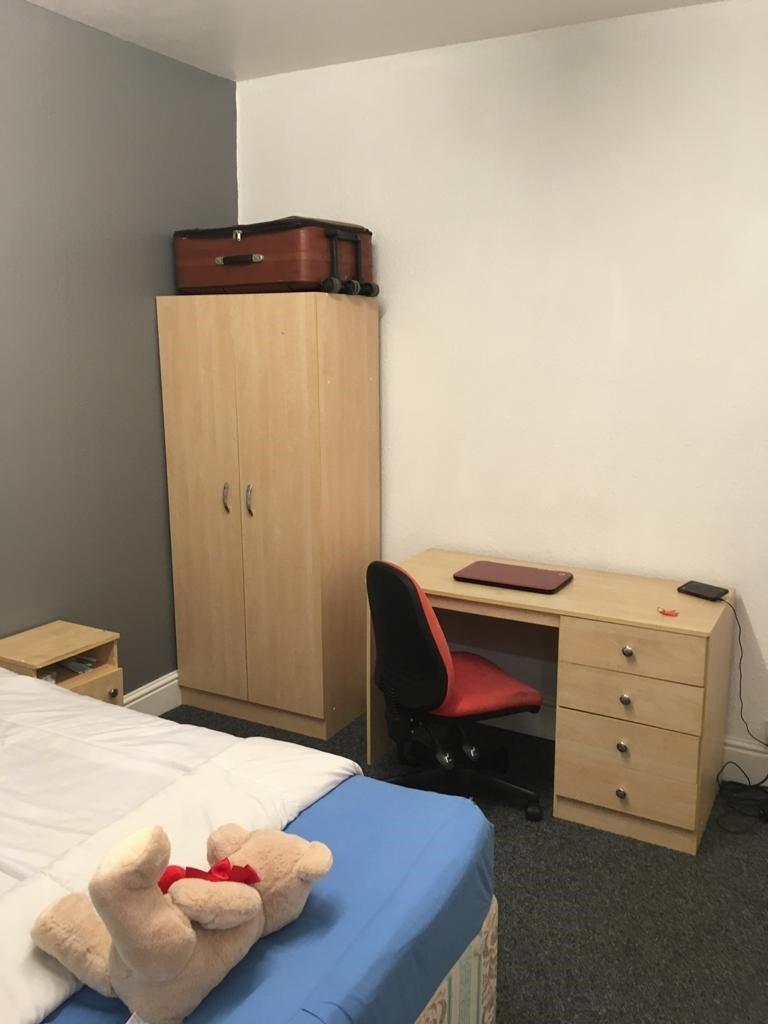 12) 568a Beverley Road Bedroom 1 15.07.2020.jpg