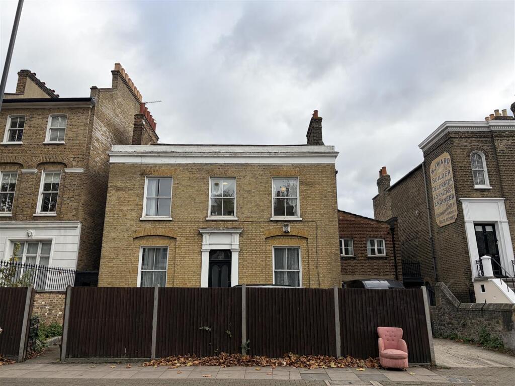 Trafalgar Avenue, London