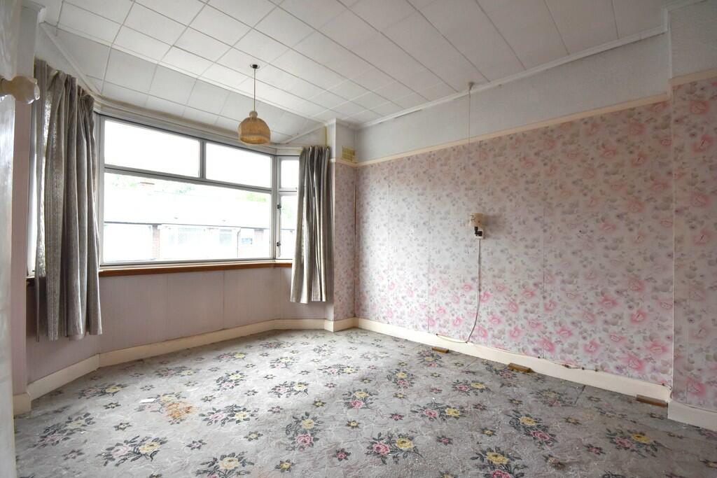 Bedroom 1-min