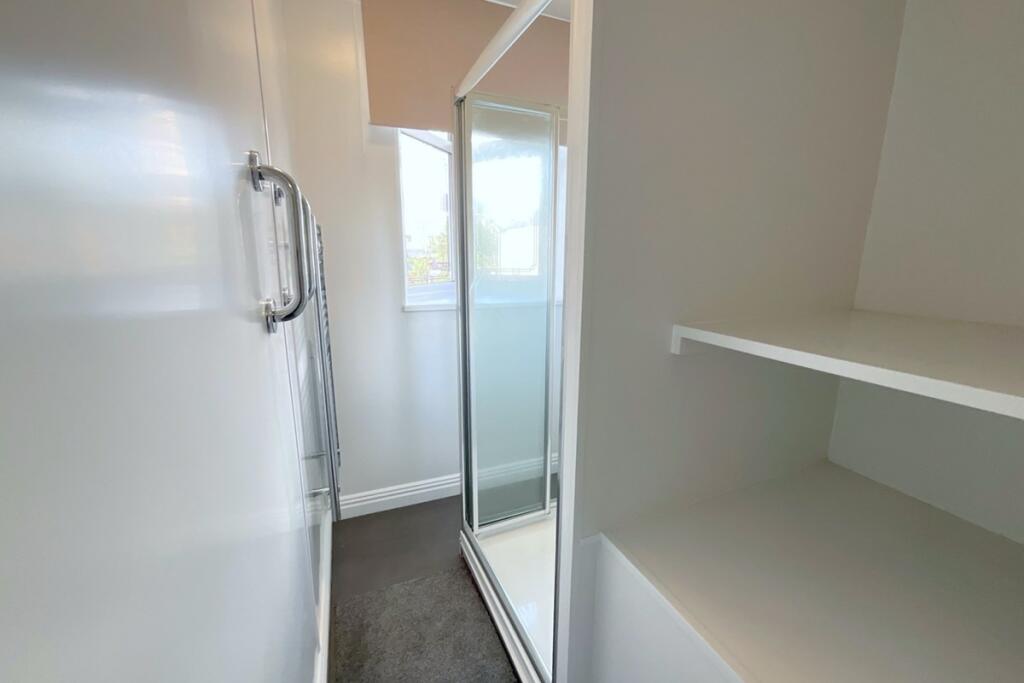 SHOWER ROOM/ORIGINAL