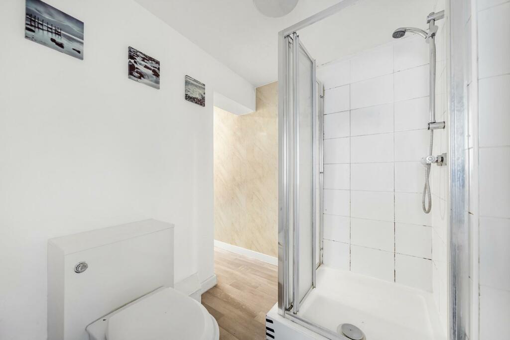 Bathroom (2).JPG