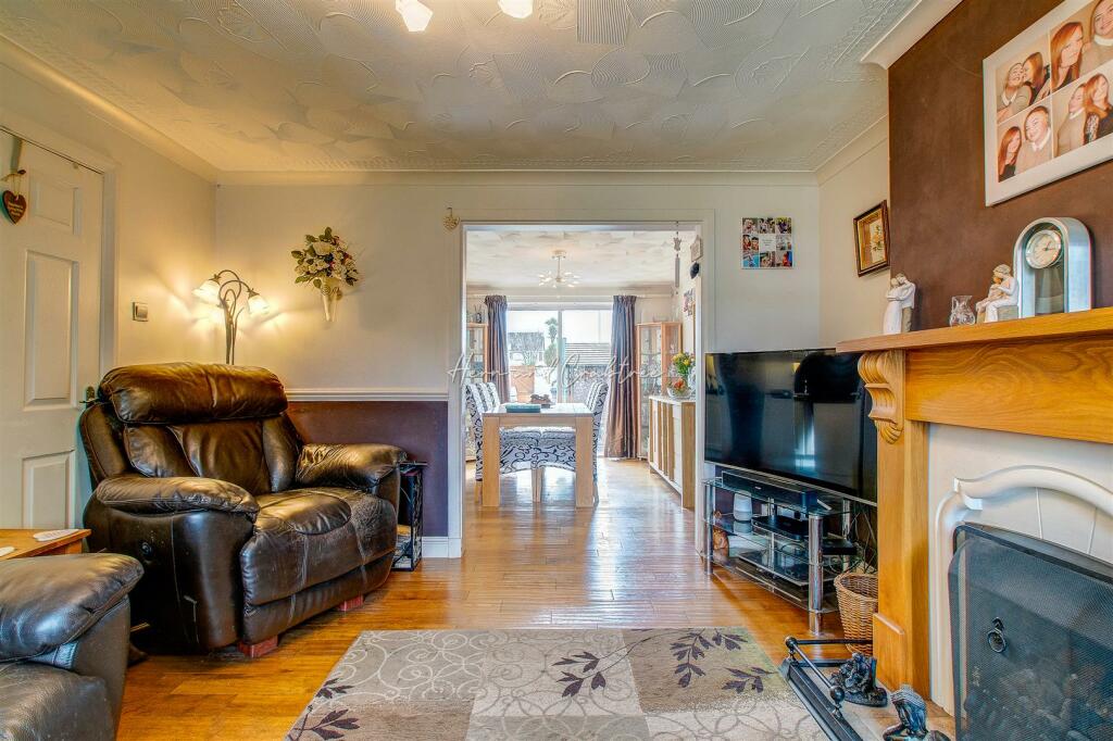 Wellwood, Llanederyrn, HernCrabtre (13).jpg