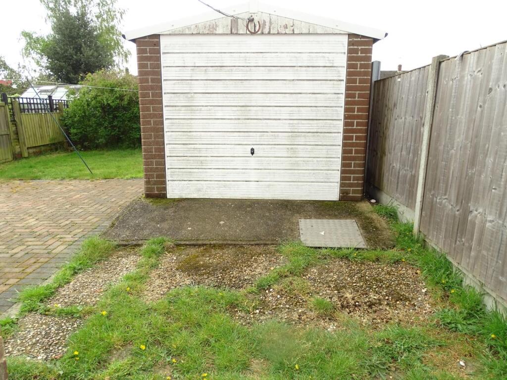 AMPLE DRIVEWAY PARKING AND DETACHED GARAGE