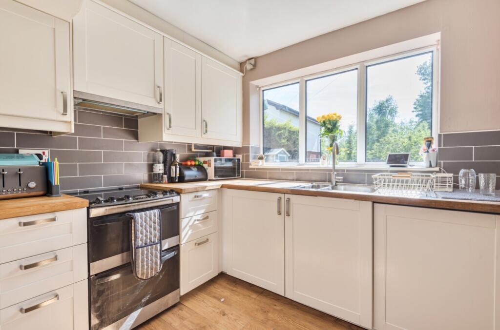 Kitchen Plover Drive EweMove Sale