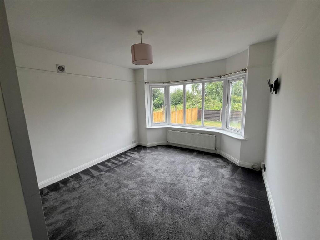 Master bedroom 2.jpg