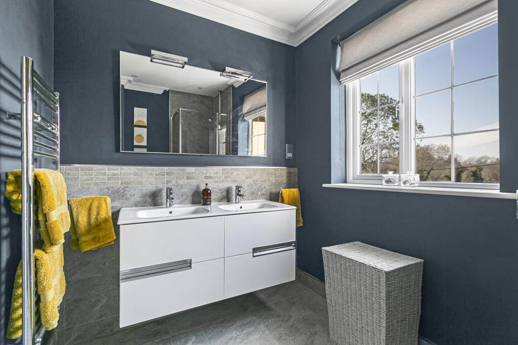 Ensuite