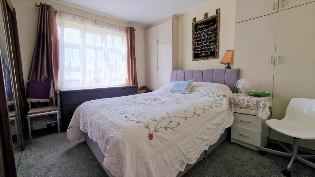 Bedroom 1.jpg