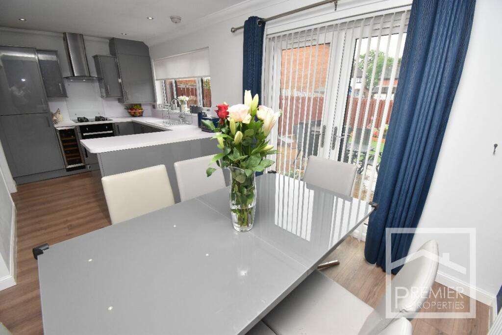 Kitchen/Dining Area