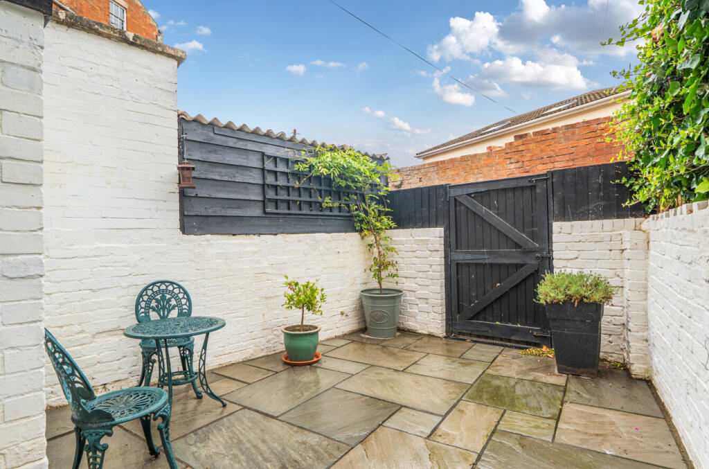 1343191-5-68b32cf...