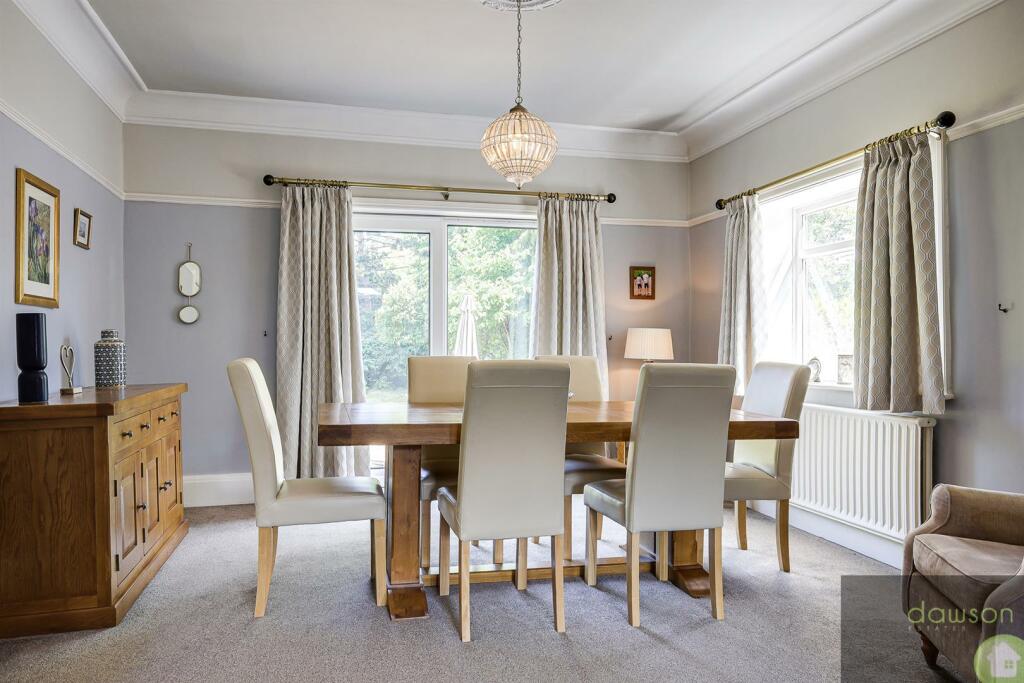 Lounge/Dining Room