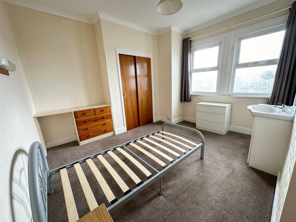 BEDROOM 12