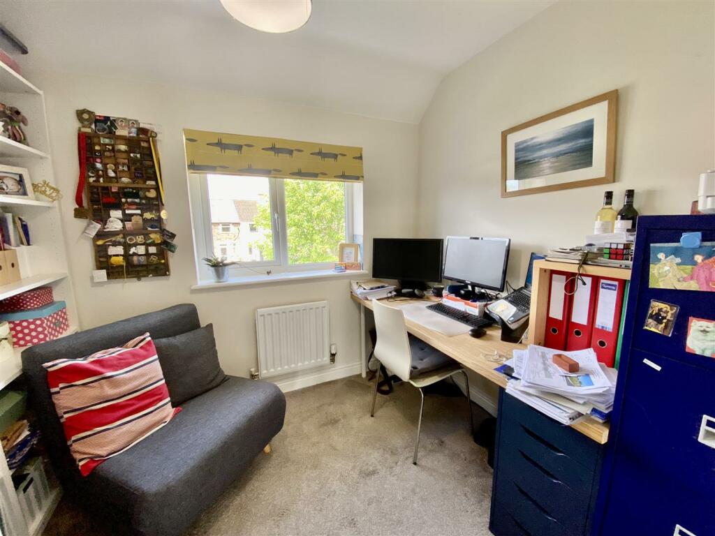 BEDROOM 4