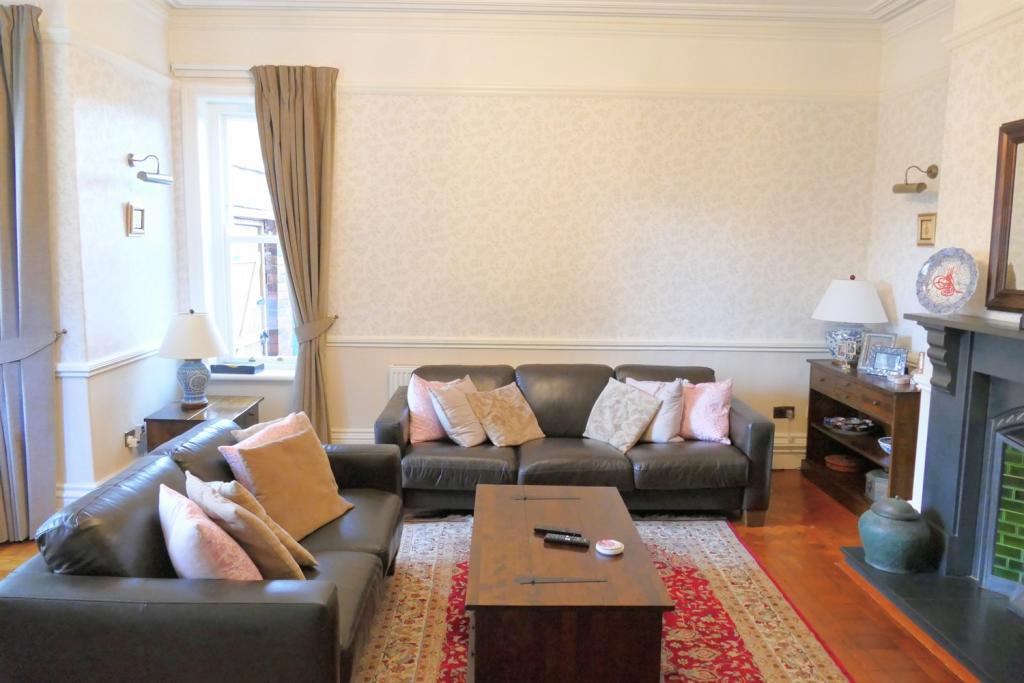 Sitting Room b