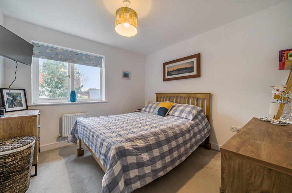 1373923-6-6901f26...