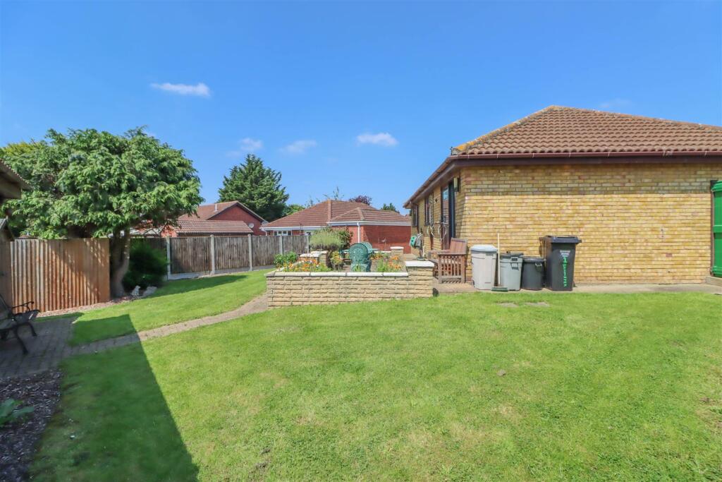 1 BANNISTER GREEN OUTSIDE-6.jpg