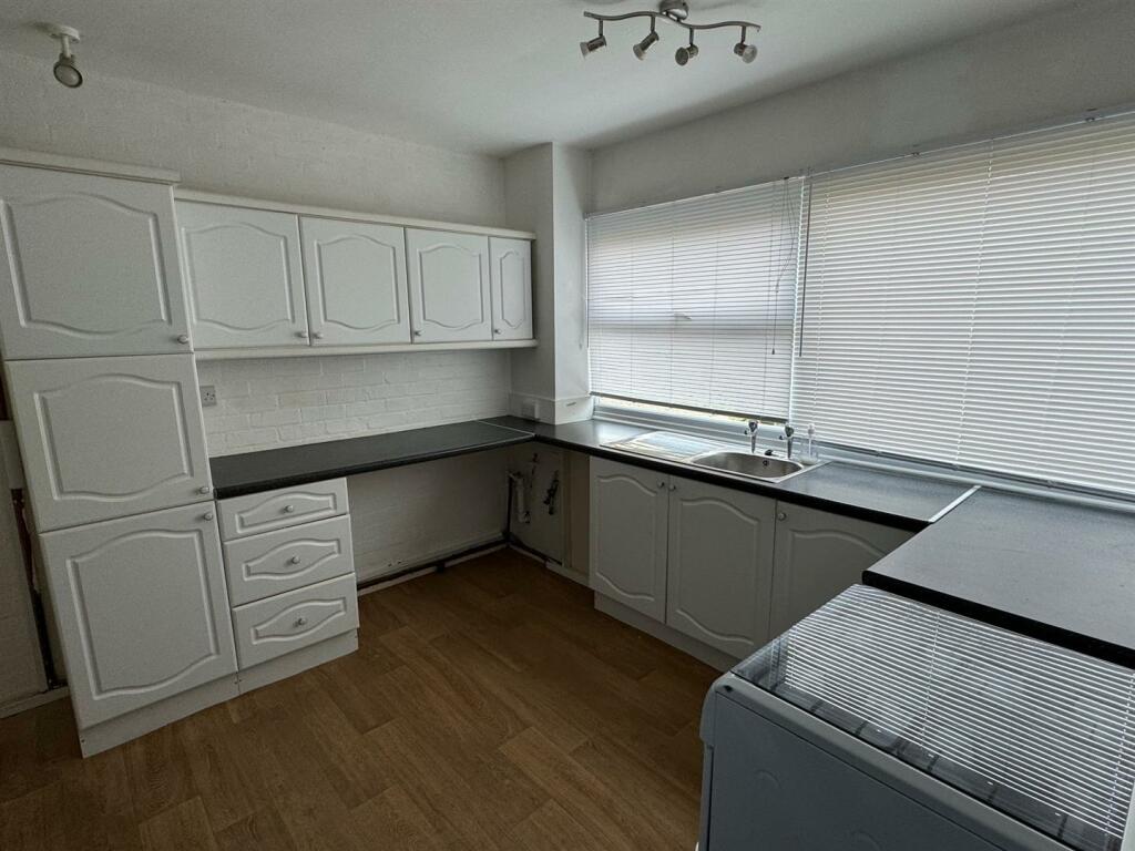 kitchen 2.jpg